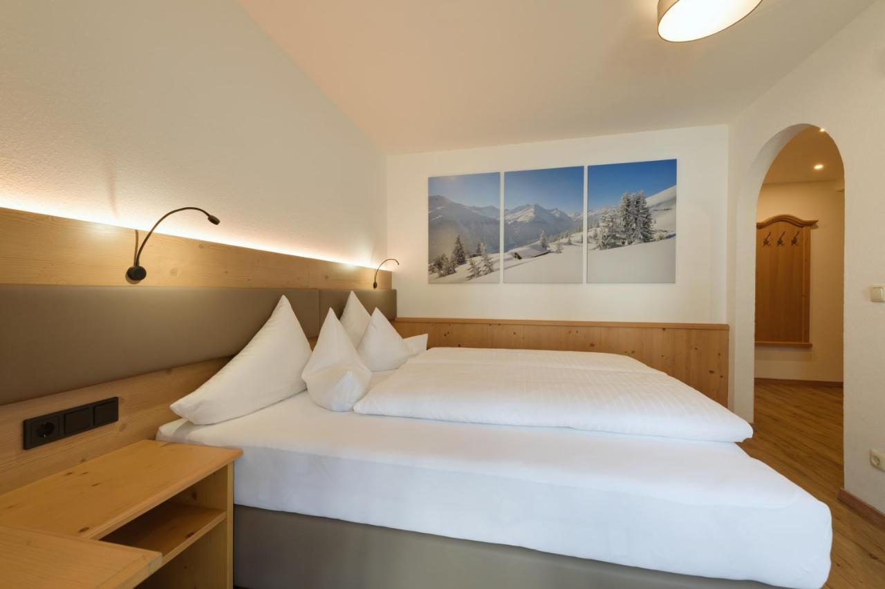 Landhaus Strolz Sankt Anton am Arlberg Buitenkant foto