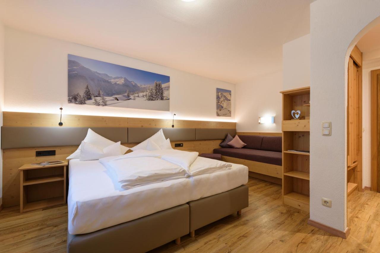 Landhaus Strolz Sankt Anton am Arlberg Buitenkant foto